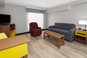 Suite, 1 King-Bett, Nichtraucher | Hochwertige Bettwaren, Schreibtisch, Bügeleisen/Bügelbrett