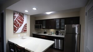 Suite estudio, 1 cama King size, para no fumadores | Cocina privada