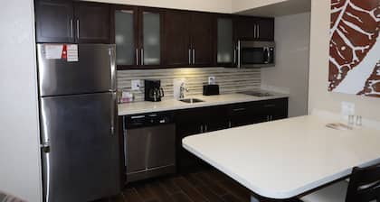 Hawthorn Suites by Wyndham Detroit Southfield