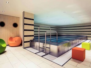 Indoor pool, sun loungers