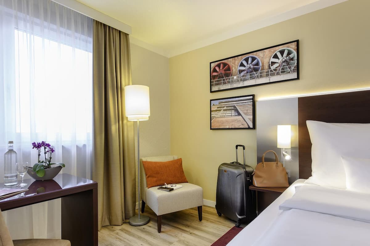 Superior Room, 1 Double Bed | Hypo-allergenic bedding available, minibar, in-room safe, desk