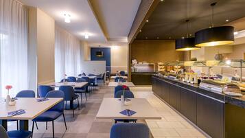 Café da manhã com buffet diário (EUR 24 por pessoa)