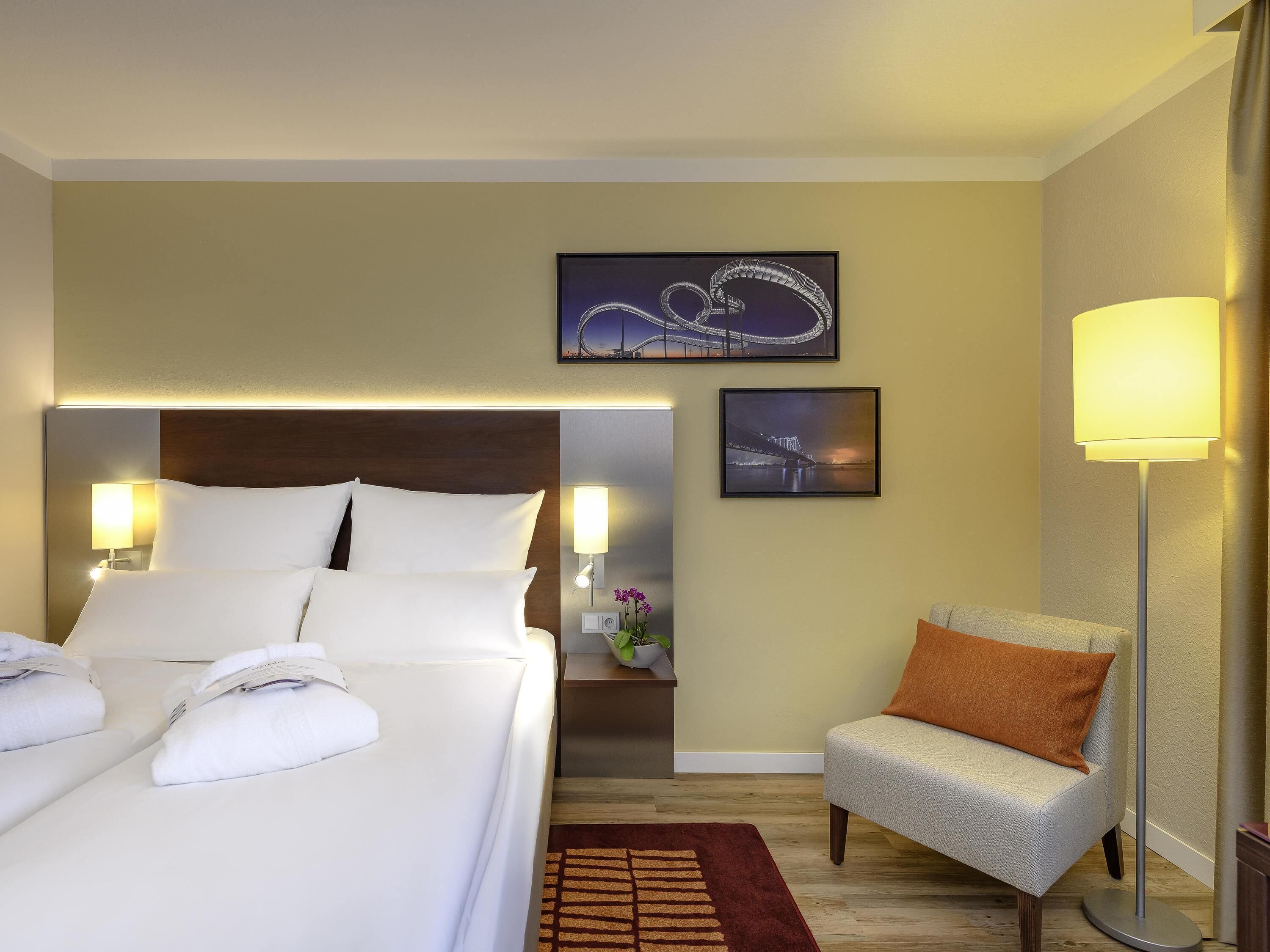 Privilege, Room, 1 Queen Bed | Hypo-allergenic bedding, minibar, in-room safe, desk