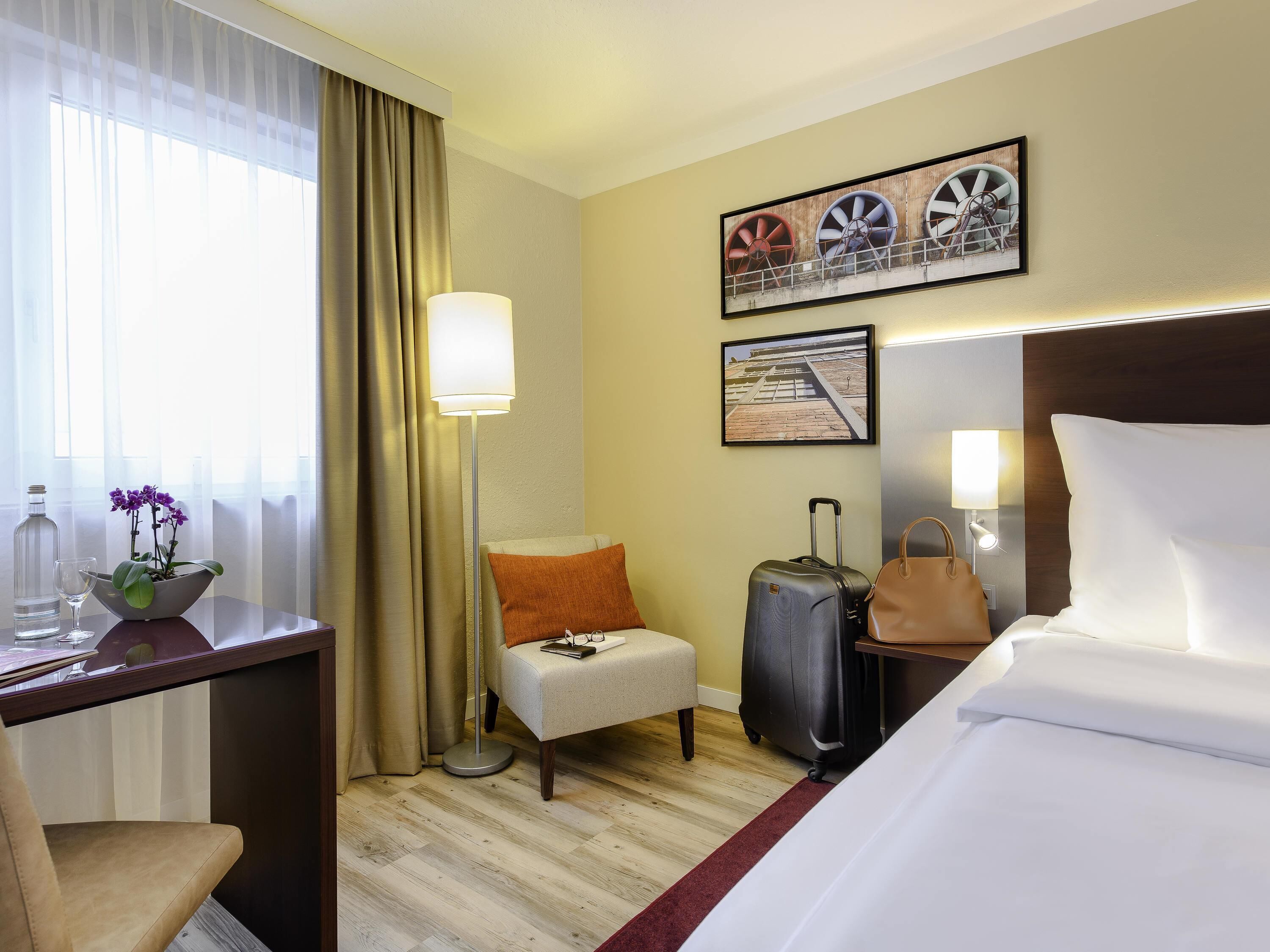 Rom – superior, 1 dobbeltseng | Allergitestet sengetøy, minibar, safe på rommet og skrivebord