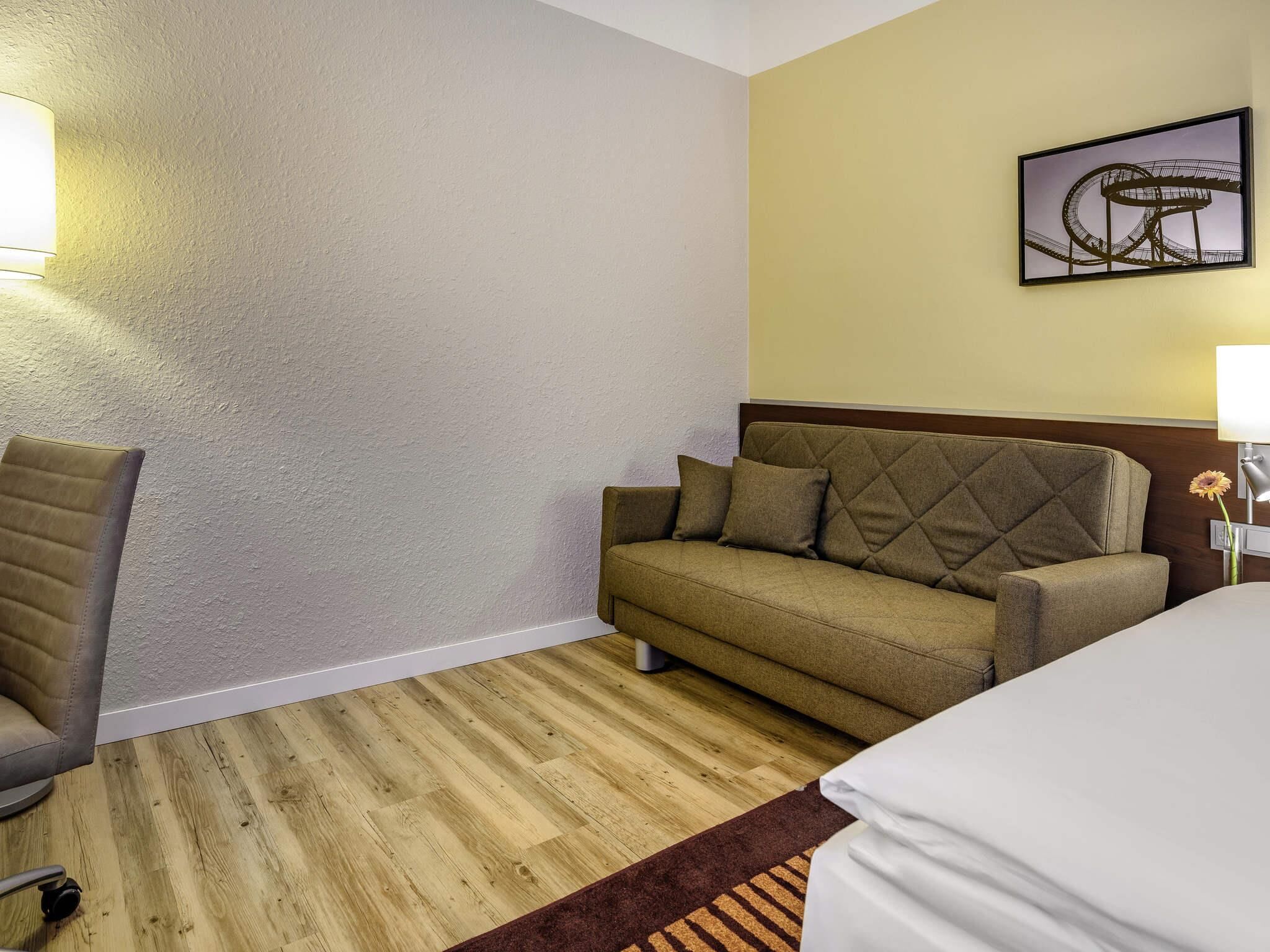 Habitación estándar, 1 cama doble con sofá cama | Ropa de cama hipoalergénica, minibar, caja fuerte y escritorio