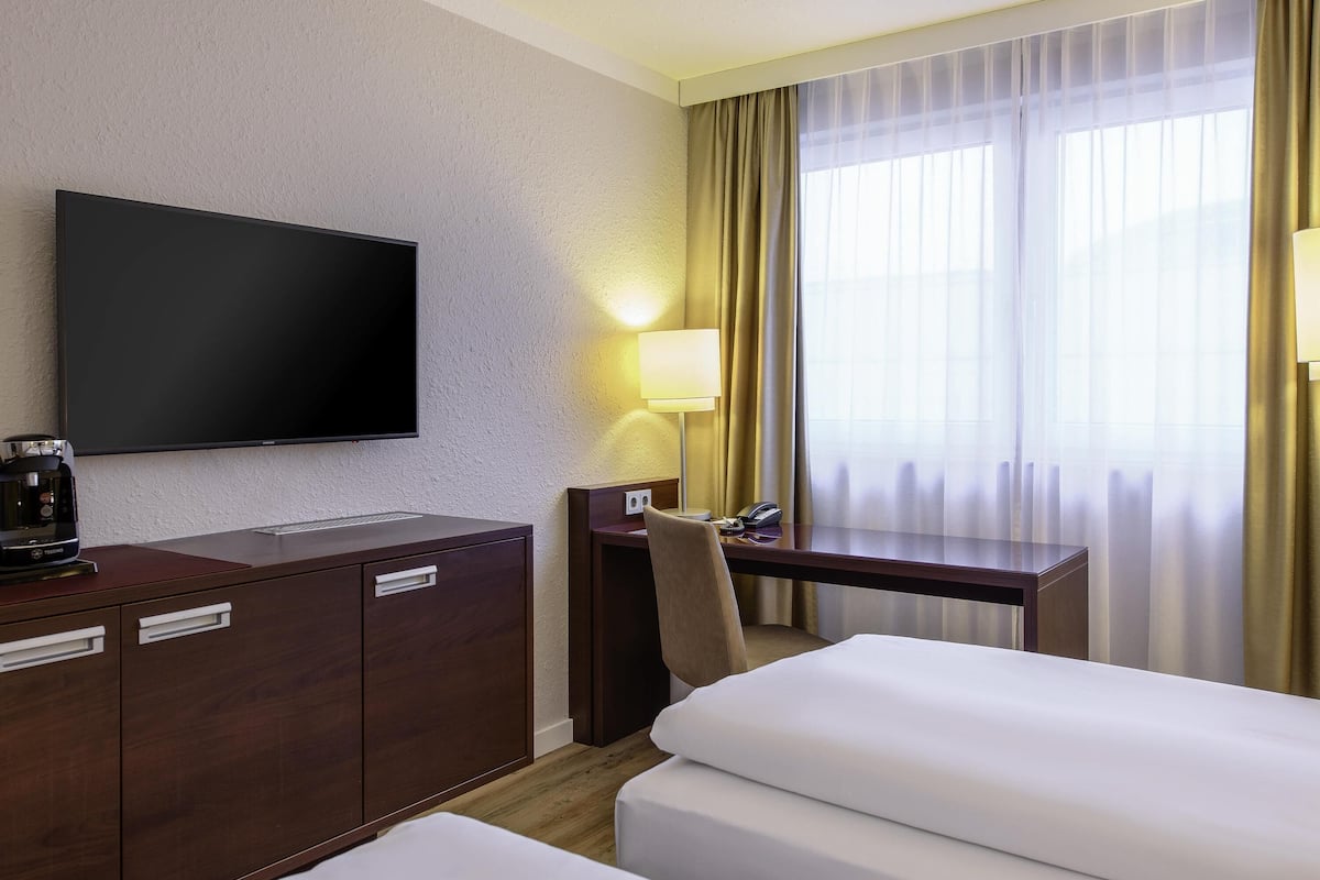 Literie hypoallergénique, minibar, coffres-forts dans les chambres