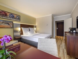 标准房, 1 张大床 | 防过敏的被褥、迷你吧、客房内保险箱、办公桌