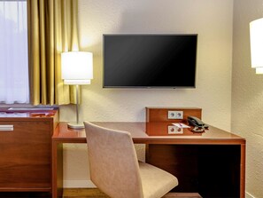 Hypo-allergenic bedding, minibar, in-room safe, desk