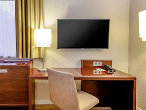 Hypo-allergenic bedding, minibar, in-room safe, desk