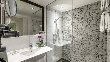 Shower, eco-friendly toiletries, hair dryer, towels