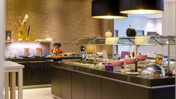 Morgenmadsbuffet hver dag (24 EUR pr. person)