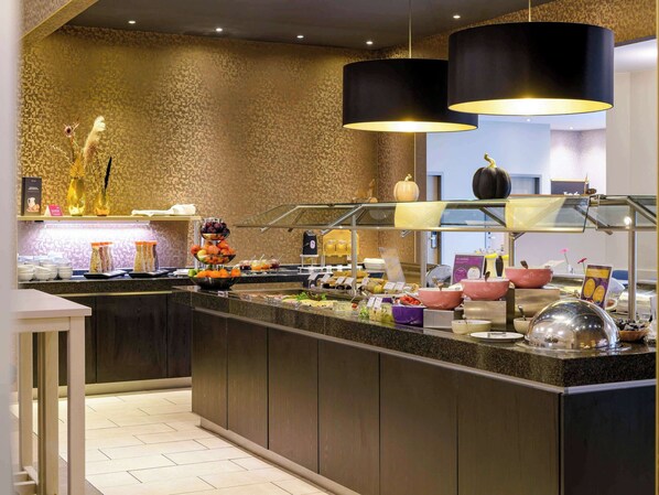 Buffet déjeuner (24 EUR par personne)