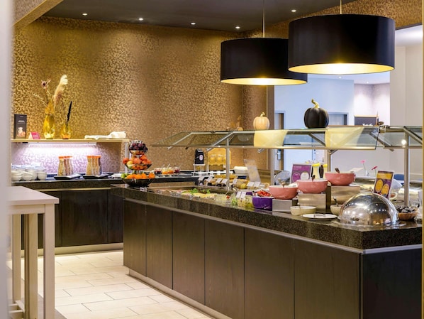 Frokostbuffé hver dag (EUR 24 per person)