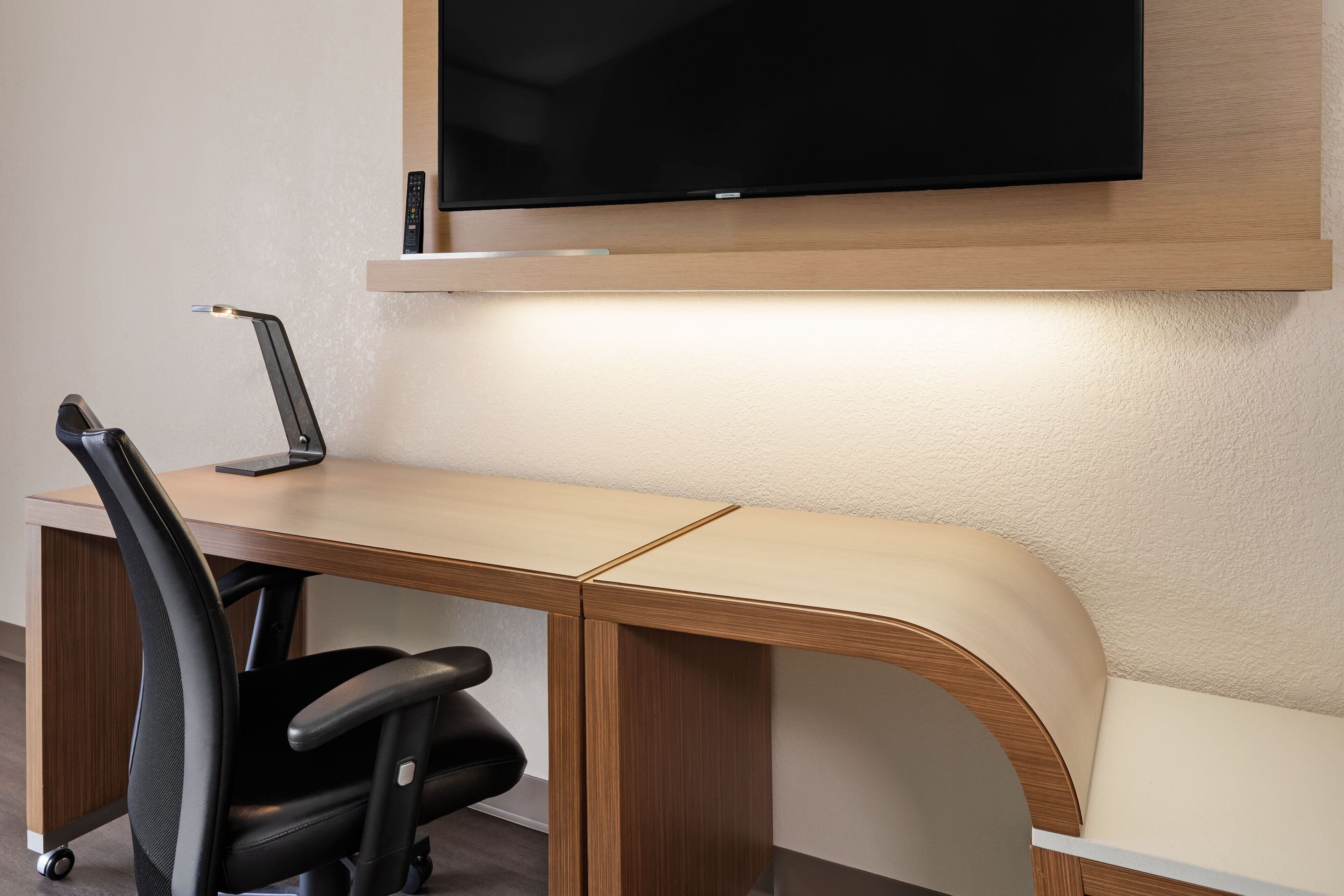 1 bedroom, premium bedding, pillow-top beds, desk