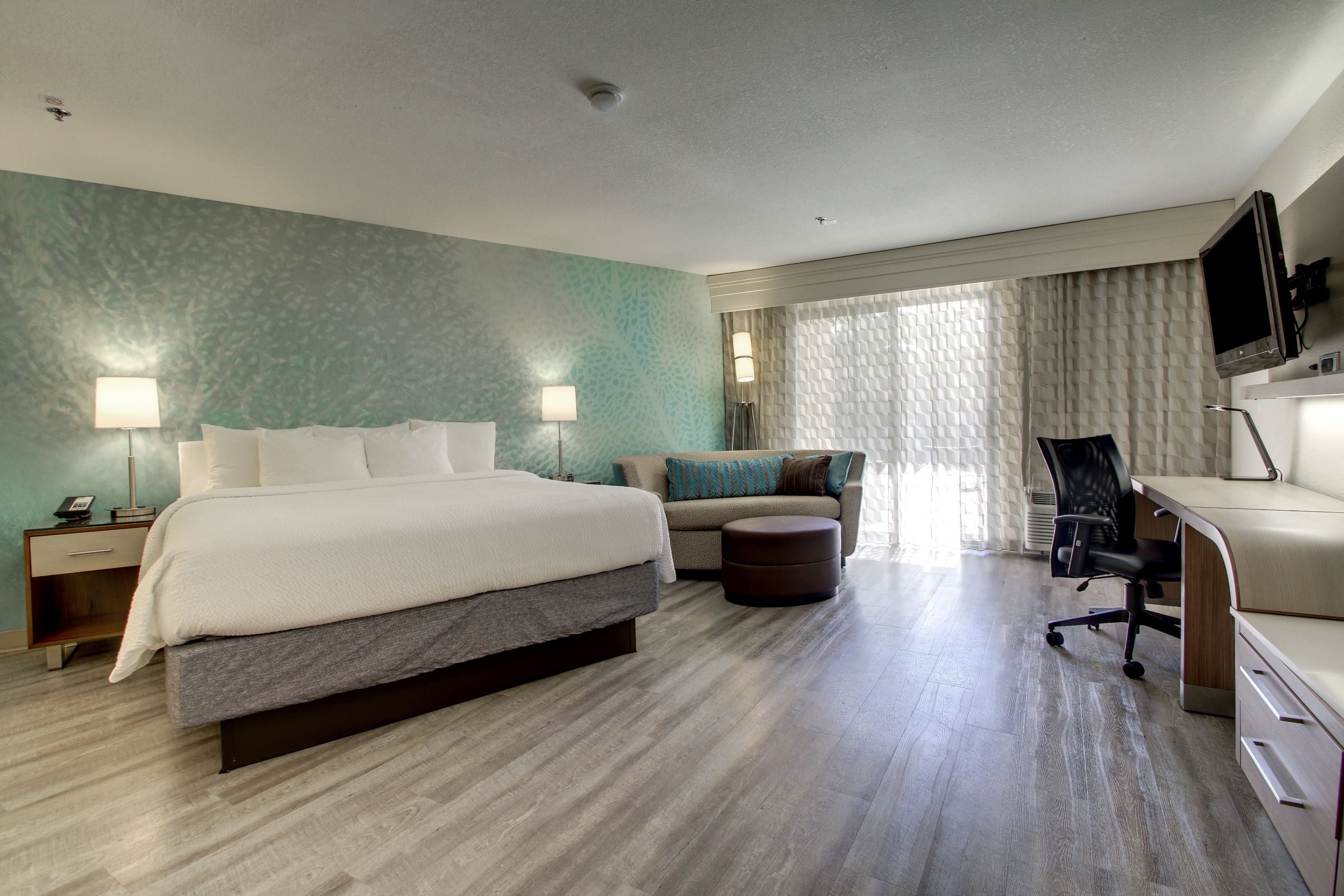 1 bedroom, premium bedding, pillow-top beds, desk