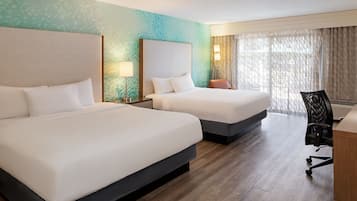 Ropa de cama de alta calidad, colchones con pillow-top y escritorio