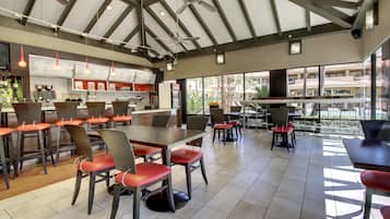 Desayuno a la carta todos los días (con cargo)