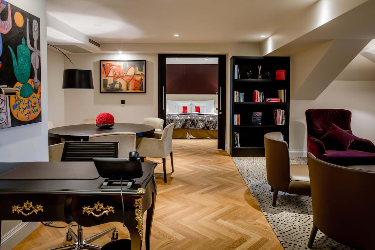 Signature Suite | Living area | 102-cm LCD TV with satellite channels, TV
