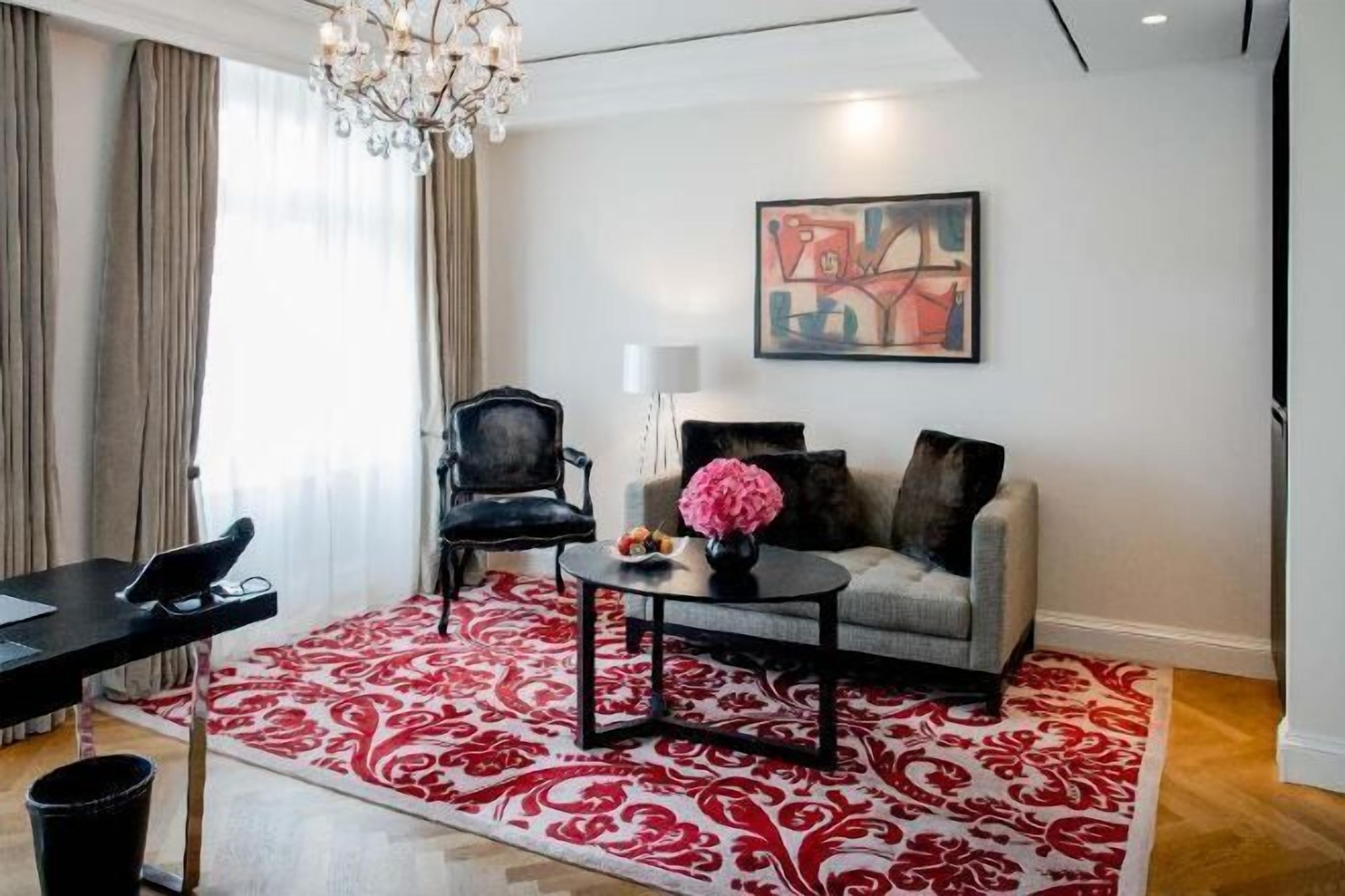 Living area | 102-cm LCD TV with satellite channels, TV