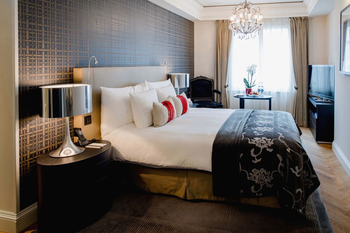 Premium bedding, down comforters, pillowtop beds, in-room safe