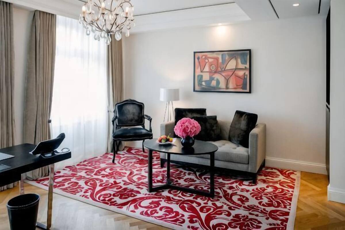 Living area | 102-cm LCD TV with satellite channels, TV