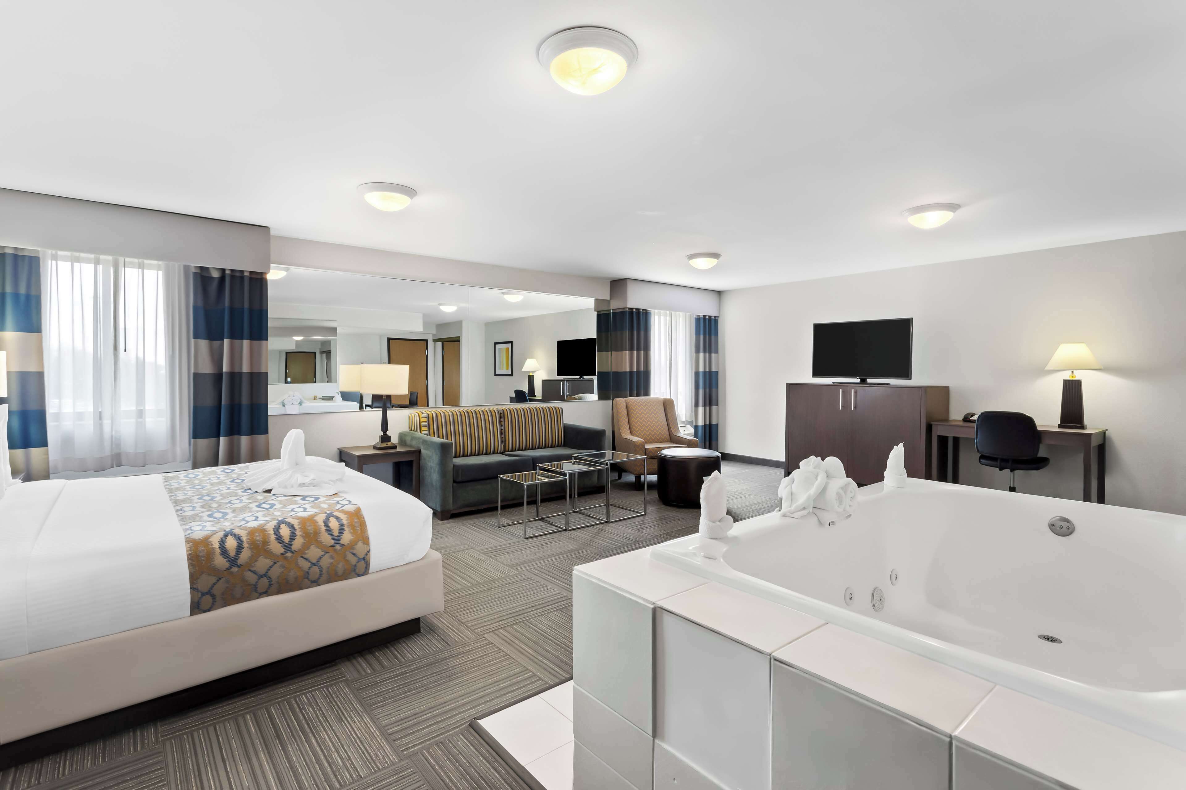 Habitació estàndard, 1 llit de matrimoni gran, no fumadors, banyera d&#x27;hidromassatge | Matalassos amb encoixinament addicional i caixa forta a l&#x27;habitació 