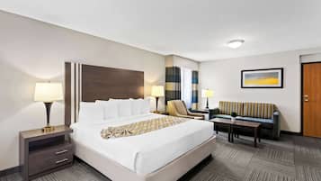 Phòng Tiêu chuẩn, 1 giường cỡ king, không hút thuốc, lò vi sóng (with Sofabed) | Nệm có lớp đệm bông, két bảo mật tại phòng, bàn