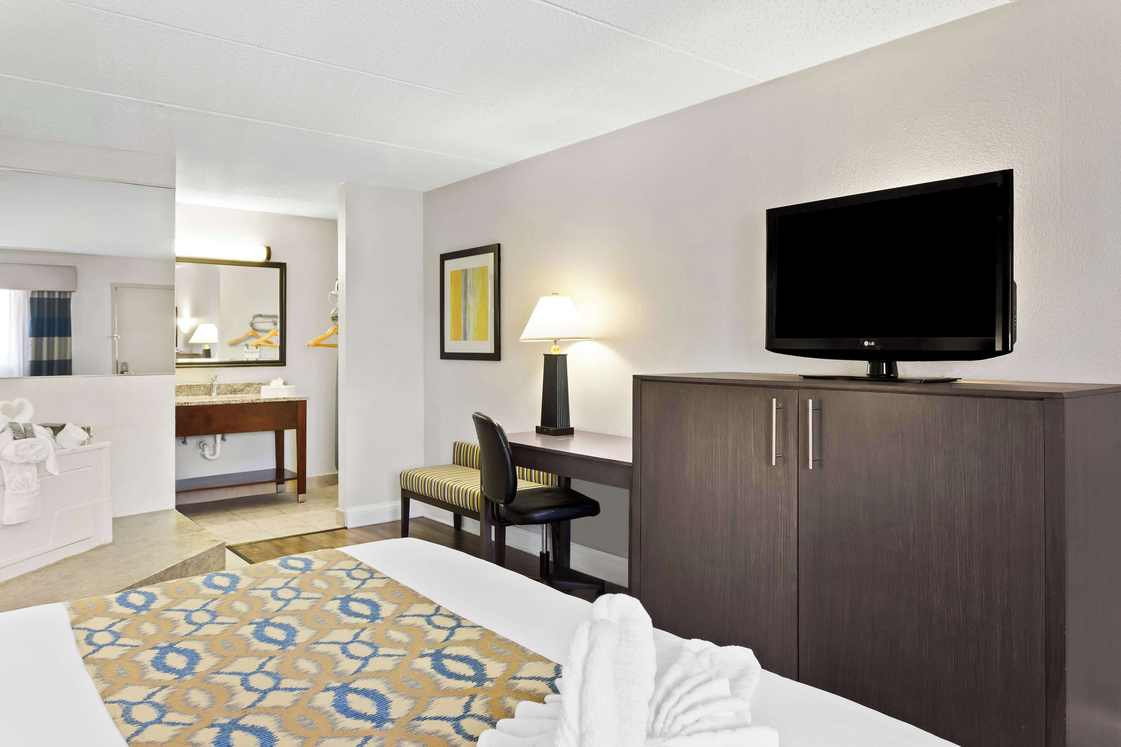 1 bedroom, pillow-top beds, in-room safe, desk