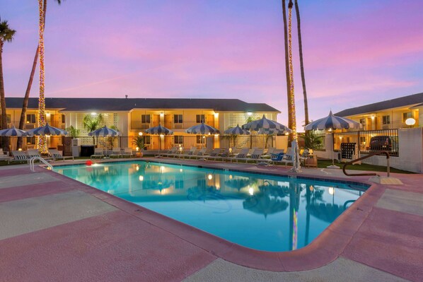 Outdoor pool, open 6:00 AM to 10:00 PM, free pool cabanas