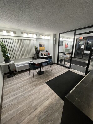 Reception - Motel 6 Cedar Rapids, IA (Cedar Rapids)