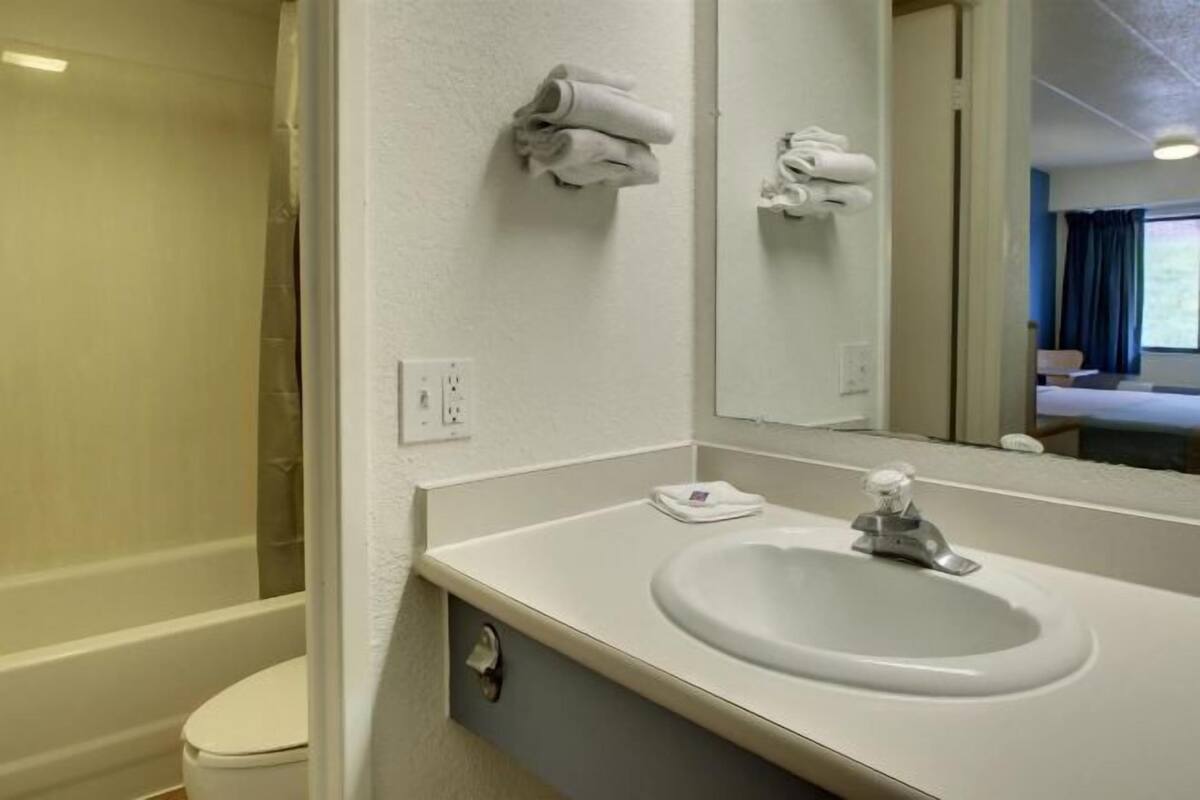 Eco-friendly toiletries, towels