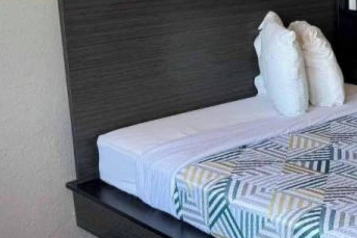 Standard Room, 1 Queen Bed, Non Smoking | Free WiFi, bed sheets