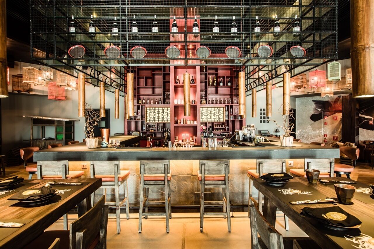 9 restaurants; lunch, dinner, and brunch served