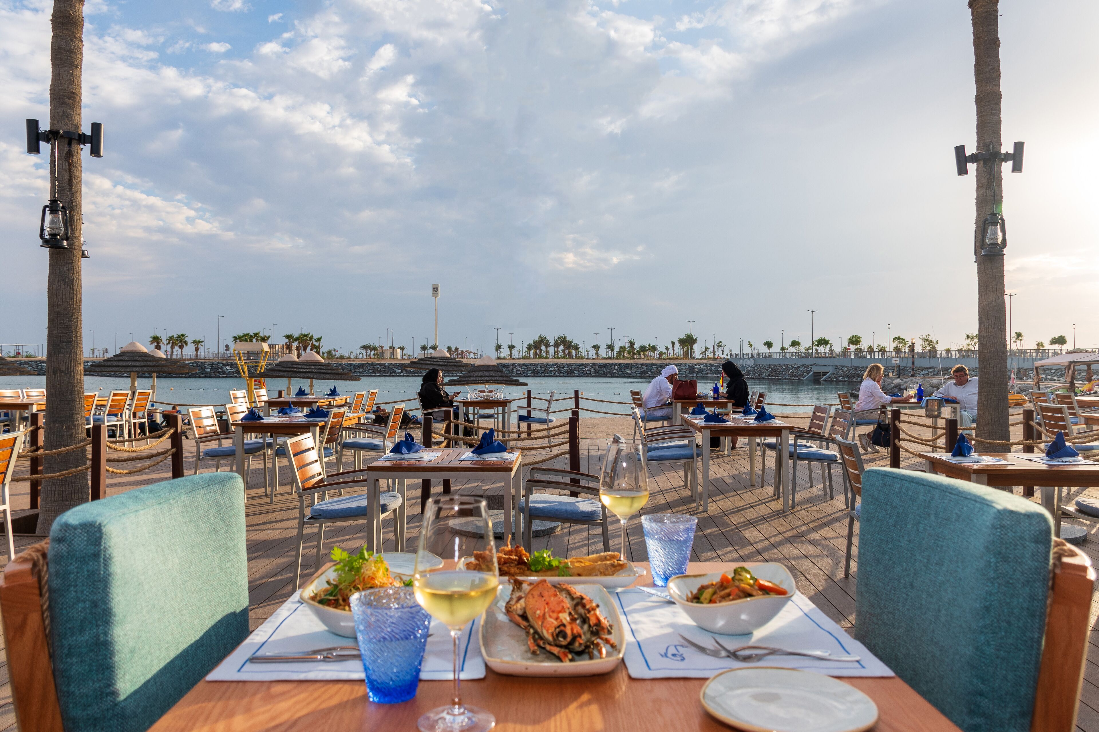 9 restaurants; lunch, dinner, and brunch served