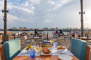 9 restaurants; lunch, dinner, and brunch served