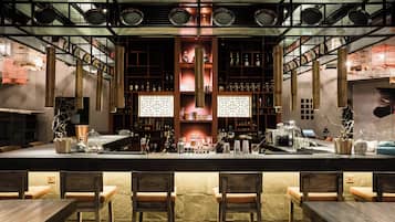9 Restaurants; Mittagessen, Abendessen und Brunch werden serviert
