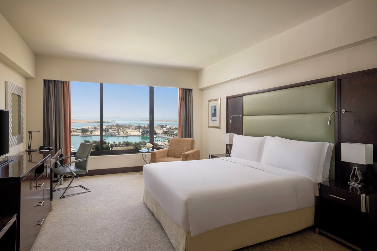 Premium bedding, down duvets, pillow-top beds, minibar