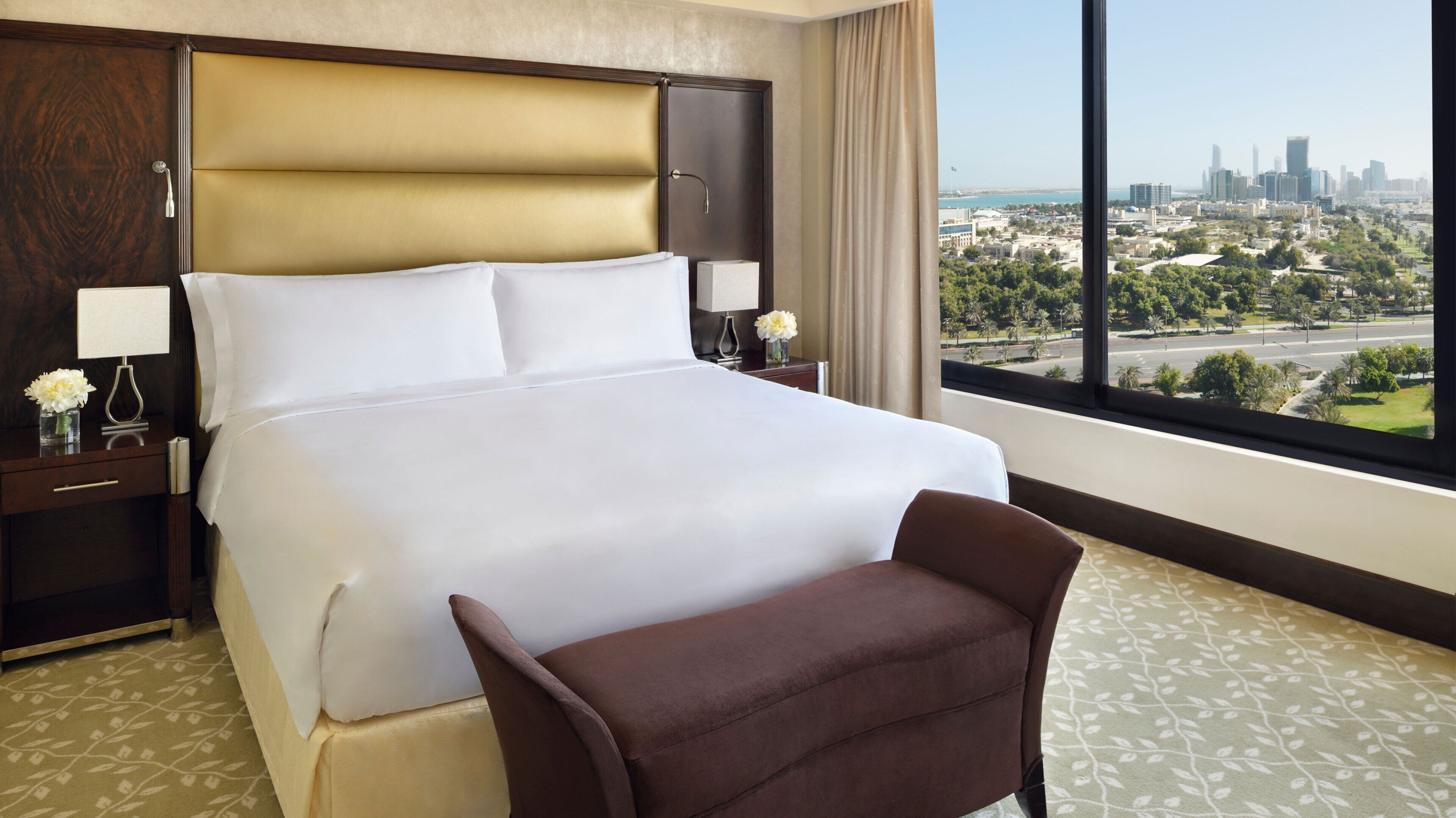 Hochwertige Bettwaren, Daunenbettdecken, Pillowtop-Betten, Minibar