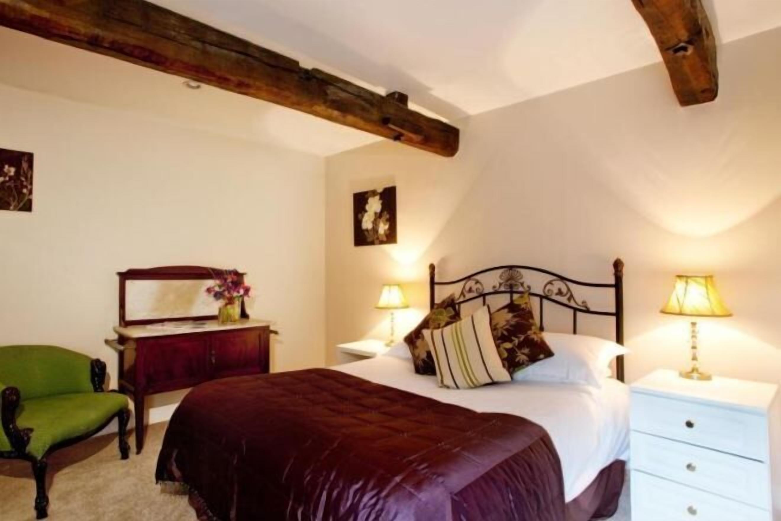 Decoración personalizada, muebles diferentes y escritorio 