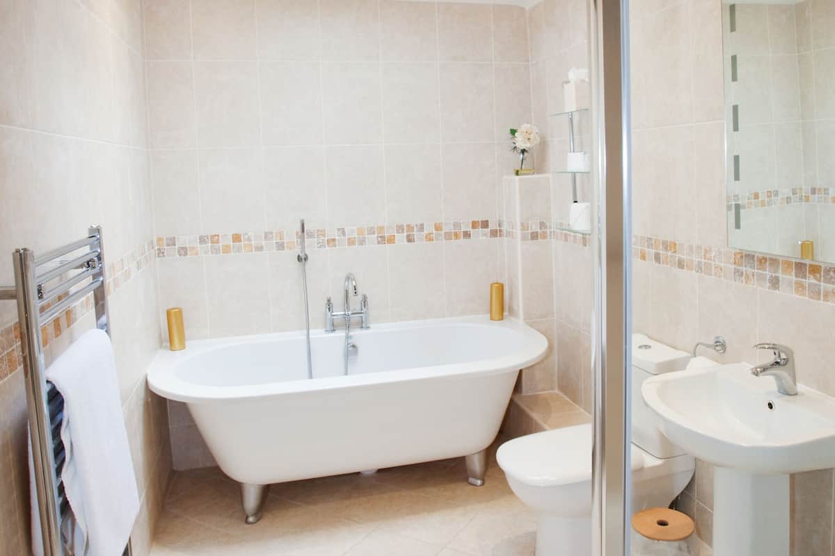 executive double room, 1 double bed | bathroom | free toiletries, hair dryer, towels