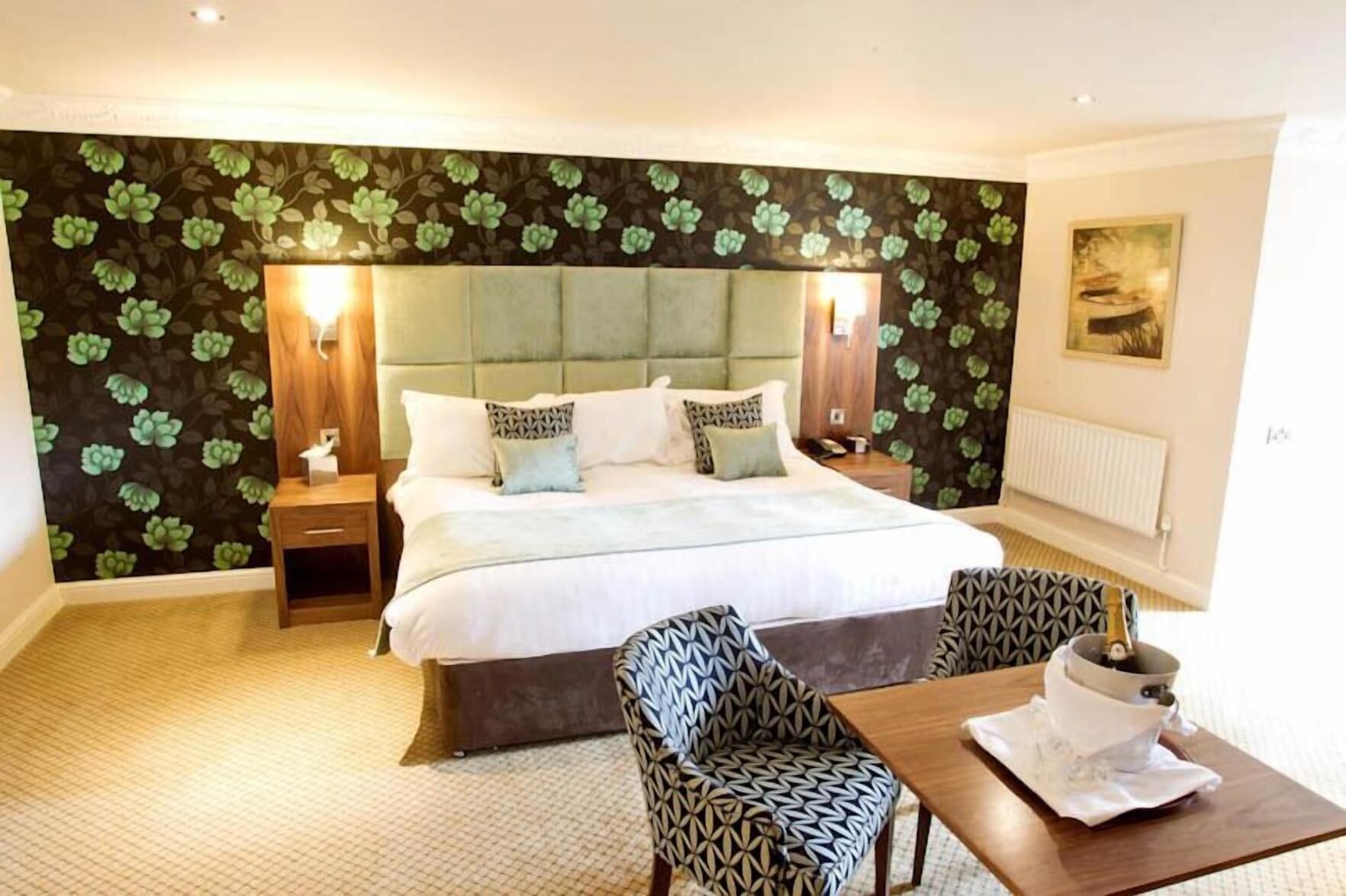 Individuell dekoriert, individuell eingerichtet, Schreibtisch