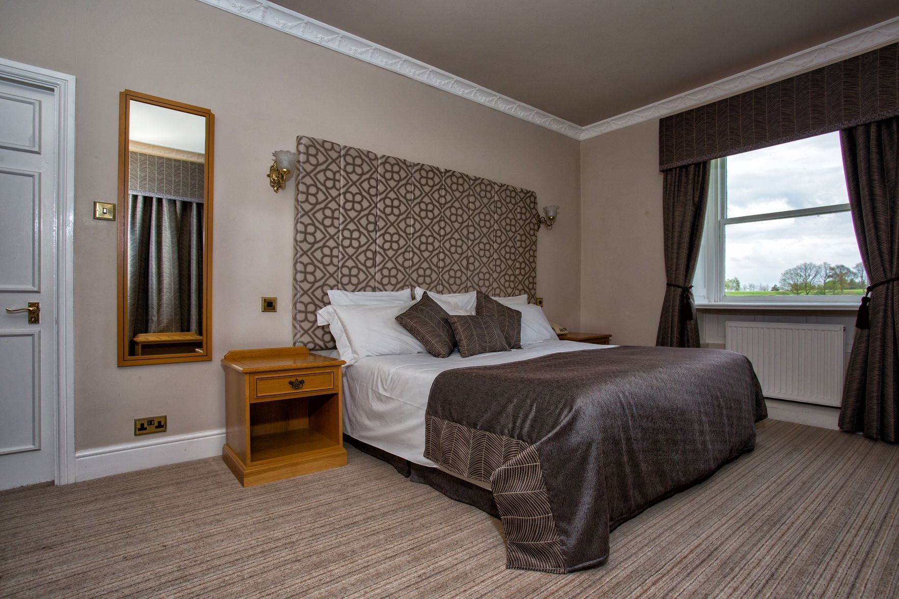 Individuell dekoriert, individuell eingerichtet, Schreibtisch