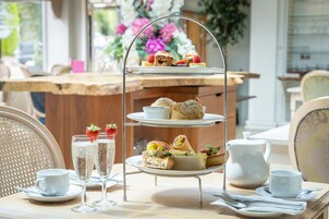 Breakfast, lunch and dinner served