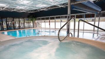 Hồ bơi trong nhà