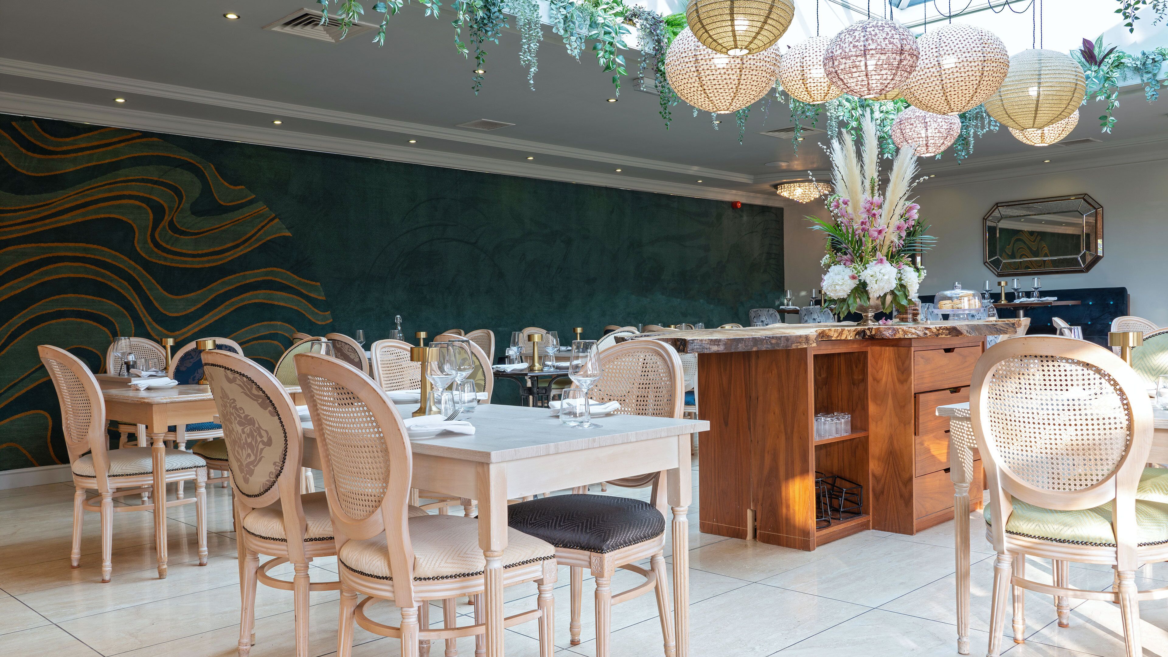 breakfast, lunch and dinner served