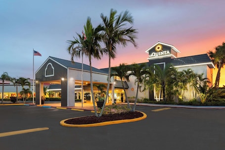 Exterior. La Quinta Inn by Wyndham Cocoa Beach-Port Canaveral