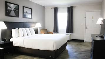 Sengetøy av topp kvalitet, senger med overmadrass og skrivebord