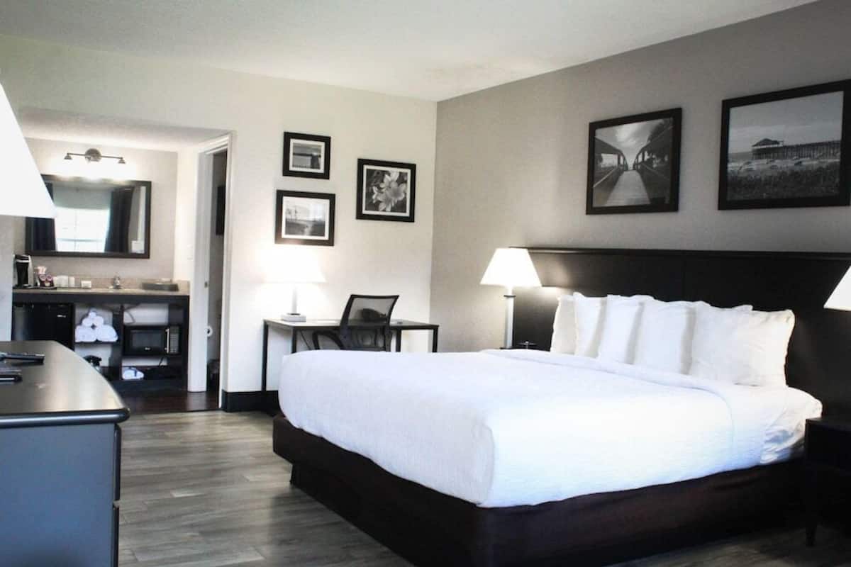 Ropa de cama de alta calidad, camas con pillow-top y escritorio