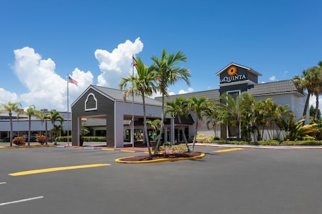 Exterior. La Quinta Inn by Wyndham Cocoa Beach-Port Canaveral