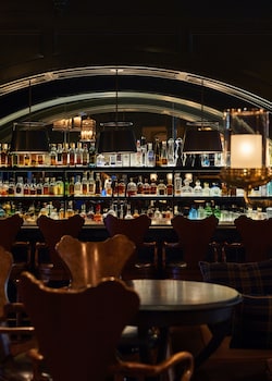 2 bars/lounges at Hotel Jerome, Auberge Resorts Collection